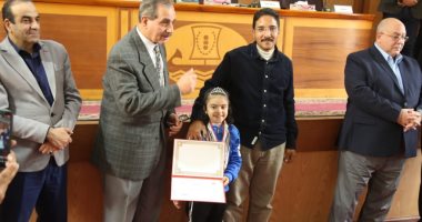محافظ كفر الشيخ يكرم المعلمة الأمينة وطفلة حصلت على بطولة العالم ومدير تكافؤ الفرص