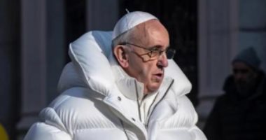 تعرف على حقيقة صورة البابا فرنسيس المنتشرة مرتديا "جاكيت ضخم منفوخ"