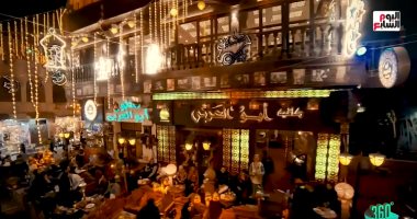 روحانية وجمال.. سحر ليالى رمضان فى شوارع القاهرة التاريخية (فيديو)