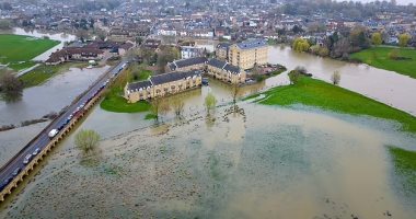 فيضانات تضرب بريطانيا.. و144 تحذيرا من هيئة الأرصاد.. صور