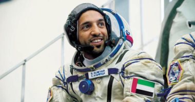 شاهد رائد الفضاء الإماراتى سلطان النيادى يمارس اليوجا فى الفضاء 