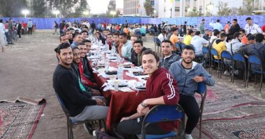  قيادات الجامعة يشاركون الطلاب المغتربين الإفطار الجماعي بجامعة الأزهر 
