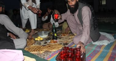 موائد رحمن وتوزيع وجبات.. رمضان فى أفغانستان ترابط وتكاتف