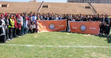 طلاب من أجل مصر بجامعة طنطا يوزعون كراتين مواد غذائية على المستحقين