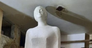 طارق الكومى ينشر صورة تمثال جديد لـ أم كلثوم من تصميمه.. شاهده