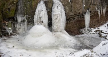  الطقس البارد يرسم لوحات من الثلوج في المجر 