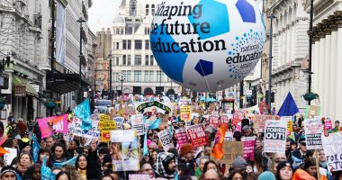 إندبندنت: إضراب المعلمين يؤثر على 5 أيام دراسة للتلاميذ فى بريطانيا