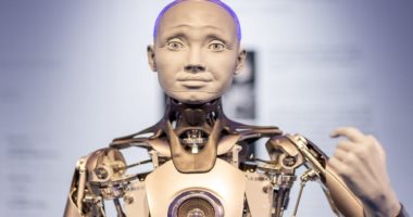 الروبوت "الأكثر تقدما فى العالم" يثير الجدل بتصريح "مفاجئ" فى فيديو عن الحب