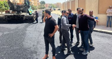 رئيس جهاز مدينة 15 مايو يكشف تفاصيل مشروعات الطرق بالمدينة ونسب التنفيذ 