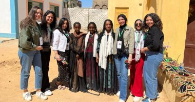 ديسوان.. مشروع تخرج طلاب إعلام القاهرة حول التجربة الخضراء في أسوان