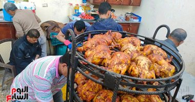 مندى الخير  مبادرة بدأت منذ 24 عاما... إعداد وجبات الدجاج للفقراء والمحتاجين بالوادى الجديد