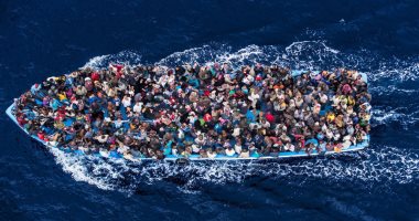 "الهجرة غير الشرعية" كابوس لا ينتهى فى أوروبا.. 14 ألفا يصلون شوطىء القارة العجوز