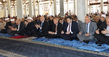 محافظ القاهرة يشهد صلاة الجمعة الأخيرة من شهر رمضان نيابة عن الرئيس - اليوم  السابع