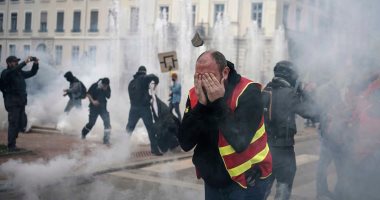 مواجهات بين الشرطة الفرنسية ومحتجين عقب تصديق المجلس الدستورى على رفع سن التقاعد