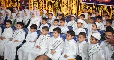 قرية كفر دمتيوه بالبحيرة تنظم حفلا باهرا لتكريم حفظة القرآن الكريم.. صور