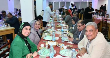 قيادات جامعة قناة السويس تشارك فى حفل الإفطار الجماعى للعاملين 