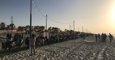 تنظيم مائدة إفطار على شاطئ العريش تمتد لأكثر من 5 كيلومترات..فيديو 