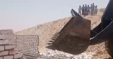 إزالة تعد على أراضى الدولة بمدينة نصر النوبة بأسوان فى العيد