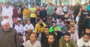 الآلاف يتوافدون على مسجد الحسين لأداء صلاة عيد الفطر المبارك.. صور