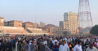 الآلاف يؤدون صلاة عيد الفطر المبارك بساحات الغربية.. فيديو وصور