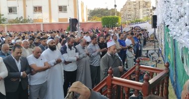 الآلاف يؤدون صلاة عيد الفطر المبارك فى ساحة مدينة بورفؤاد.. صور