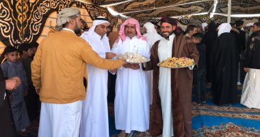 احتفالات العيد بشمال سيناء بعد الصلاة فى الساحات وتوزيع هدايا على الأطفال.. صور