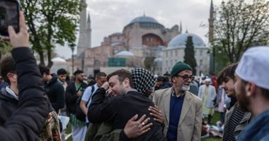العيد فى تركيا.. صلاة عيد الفطر بالمسجد الأزرق باسطنبول 