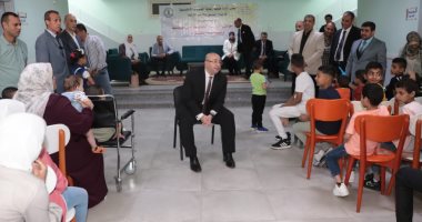 محافظ بنى سويف يعقد لقاءً أبوياُ مع الأيتام بمناسبة العيد ويستمع لمطالبهم