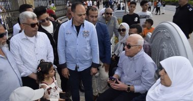 محافظ بورسعيد يتفقد الممشى السياحى وسط فرحة المواطنين بعيد الفطر