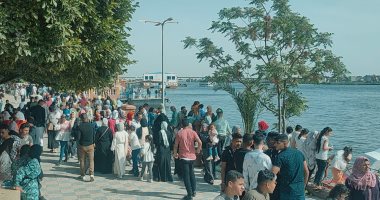 إقبال على حديقة الأسرة والمتنزهات النيلية بدسوق عصر ثانى أيام العيد.. فيديو وصور