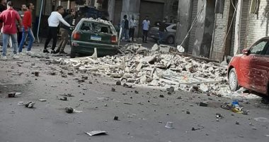 سقوط أجزاء من عقار قديم بالإسكندرية يتسبب فى تحطم سيارة