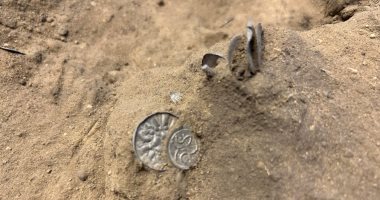اكتشاف كنز من العملات المعدنية والمجوهرات بالدنمارك عمره 1000 عام