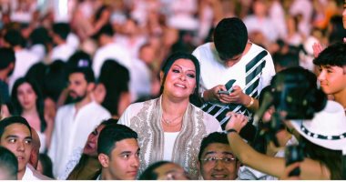 عمرو دياب يمازح النجمة هالة صدقى فى حفله الأخير: "صفصف" حبيبة قلبى
