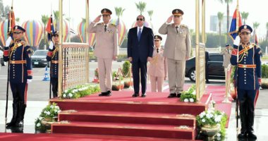 احتفالات ذكرى تحرير سيناء.. الرئيس السيسي يضع إكليلا من الزهور على قبر الرئيس الراحل أنور السادات 