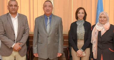 محافظ الإسكندرية يستعرض مع ممثلى التنمية المحلية والاتصالات حصر أملاك الدولة