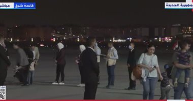 "إكسترا نيوز" تبث لحظة وصول مجموعة جديدة من المصريين بالسودان إلى قاعدة شرق القاهرة