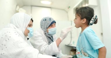 تقديم الخدمات الطبية لـ1950 حالة خلال قافلة طبية بقرية صفط الخمار فى المنيا