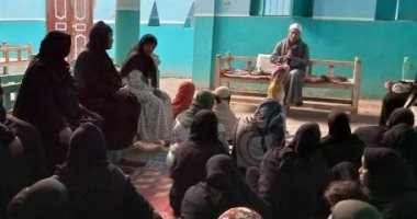 القومى للمرأة بأسوان يواصل تنظيم 24 جلسة دوار داخل قرى "حياة كريمة"
