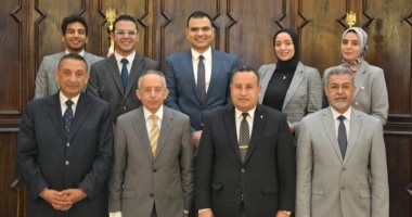 جامعة الإسكندرية تُكرم فريق كلية الحقوق الفائز في مسابقة "المحكمة الصورية العربية"