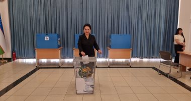 رئيسة مجلس الشيوخ فى أوزبكستان تدلي بصوتها فى الاستفتاء الدستورى
