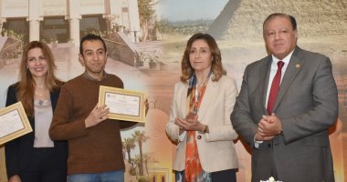 وزيرة الثقافة تسلم جوائز مسابقة المواهب الأدبية للشباب