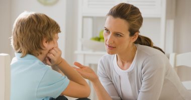 8 نصائح لتقوية شخصية طفلك.. أبرزها الاهتمام والقدوة الحسنة والعقاب بمحبة 