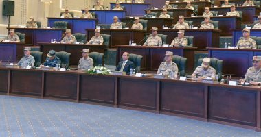 الرئيس السيسى يشيد بجهود القوات المسلحة فى حماية الحدود ودعم مقومات التنمية