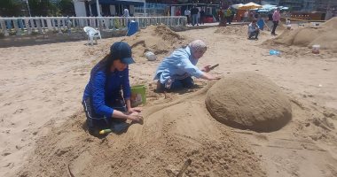 انطلاق مهرجان "النحت على الرمال" لأول مرة على شواطئ الإسكندرية.. صور