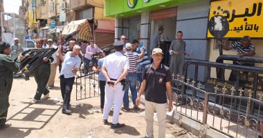 حملة مكبرة لإزالة الإشغالات بشوارع مدينة أرمنت فى الأقصر.. صور