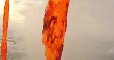 مشاهد مذهلة عن قرب لحمم بركانية تبدو كأنها شلال فى جزيرة هاواى.. فيديو وصور