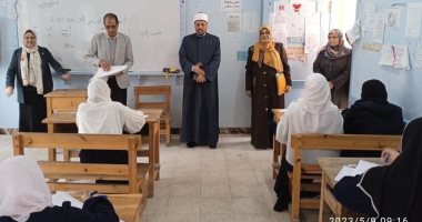 رئيس منطقة الإسكندرية الأزهرية يتفقد امتحانات النقل الثانوى وغرفة العمليات