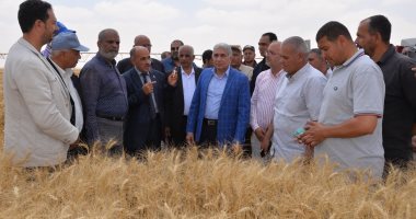 السكرتير العام لمحافظة الإسماعيلية يشهد افتتاح موسم حصاد القمح
