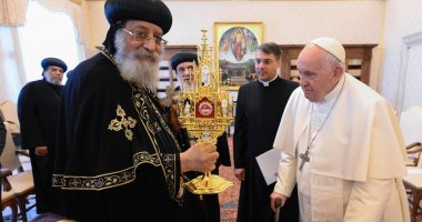 بابا الڤاتيكان يهدى البابا تواضروس جزءًا من رفات القديسة كاترين شهيدة الإسكندرية