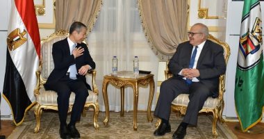 رئيس جامعة القاهرة يبحث مع سفير الصين تعزيز سبل التعاون مع الجامعات الصينية